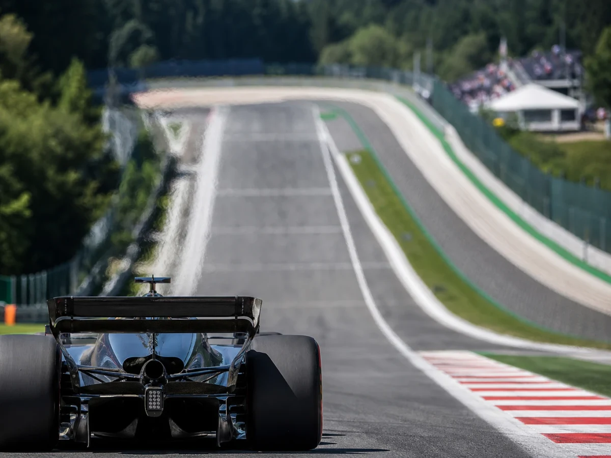 Motorsportmiljö som illustrerar drs