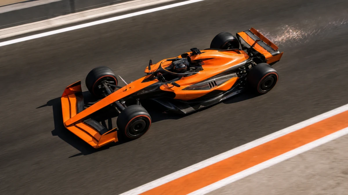 Formel 1-bilar av 2026 års generation på banan