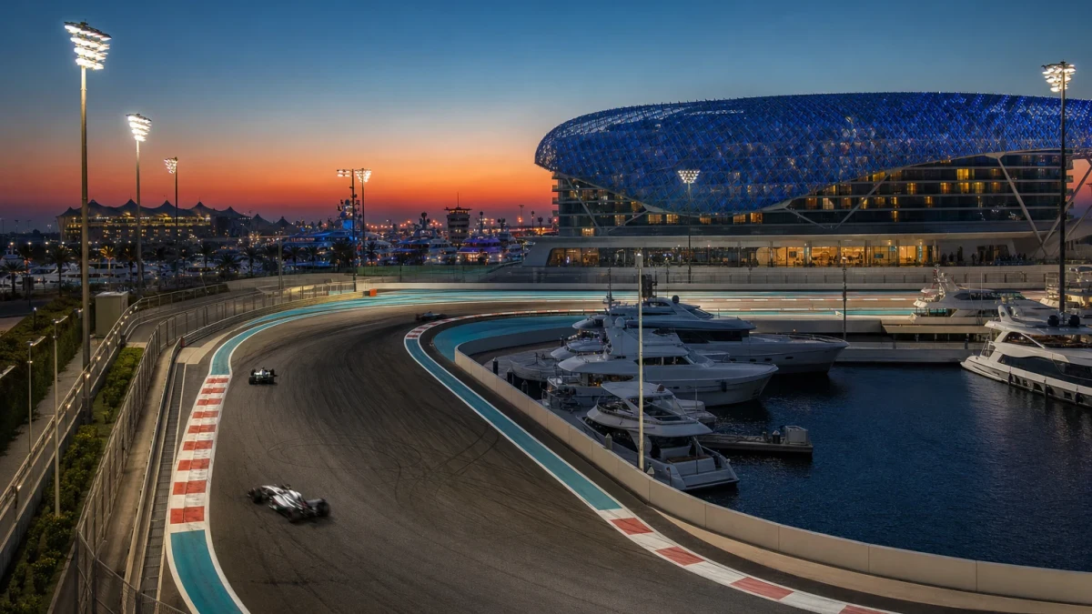 Yas Marina Circuit i Abu Dhabi upplyst under kvällslopp