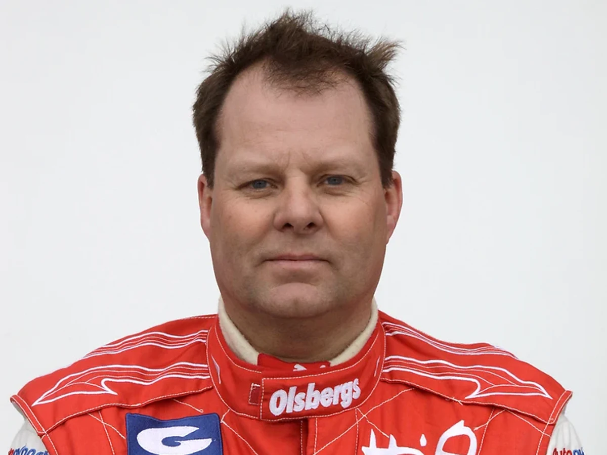 Standardvagn på bana som illustrerar racerföraren Janne Flash Nilsson