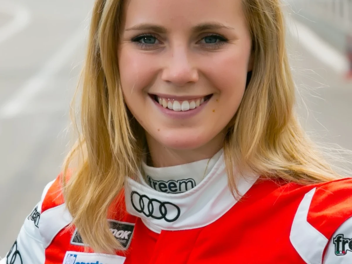 Mikaela Åhlin-Kottulinsky, svensk racingförare, porträtt på Örebro Race Day