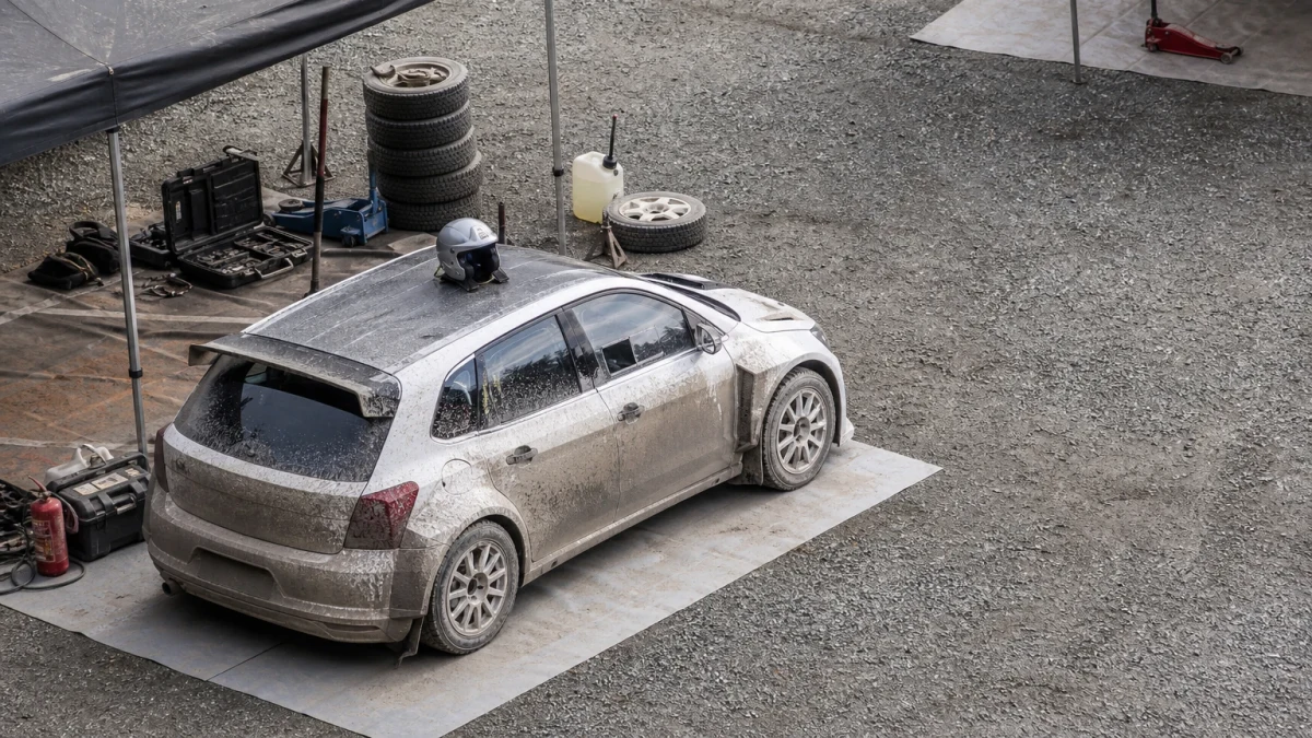 Motorsportmiljö kopplad till Oliver Solberg och Chloe Chambers