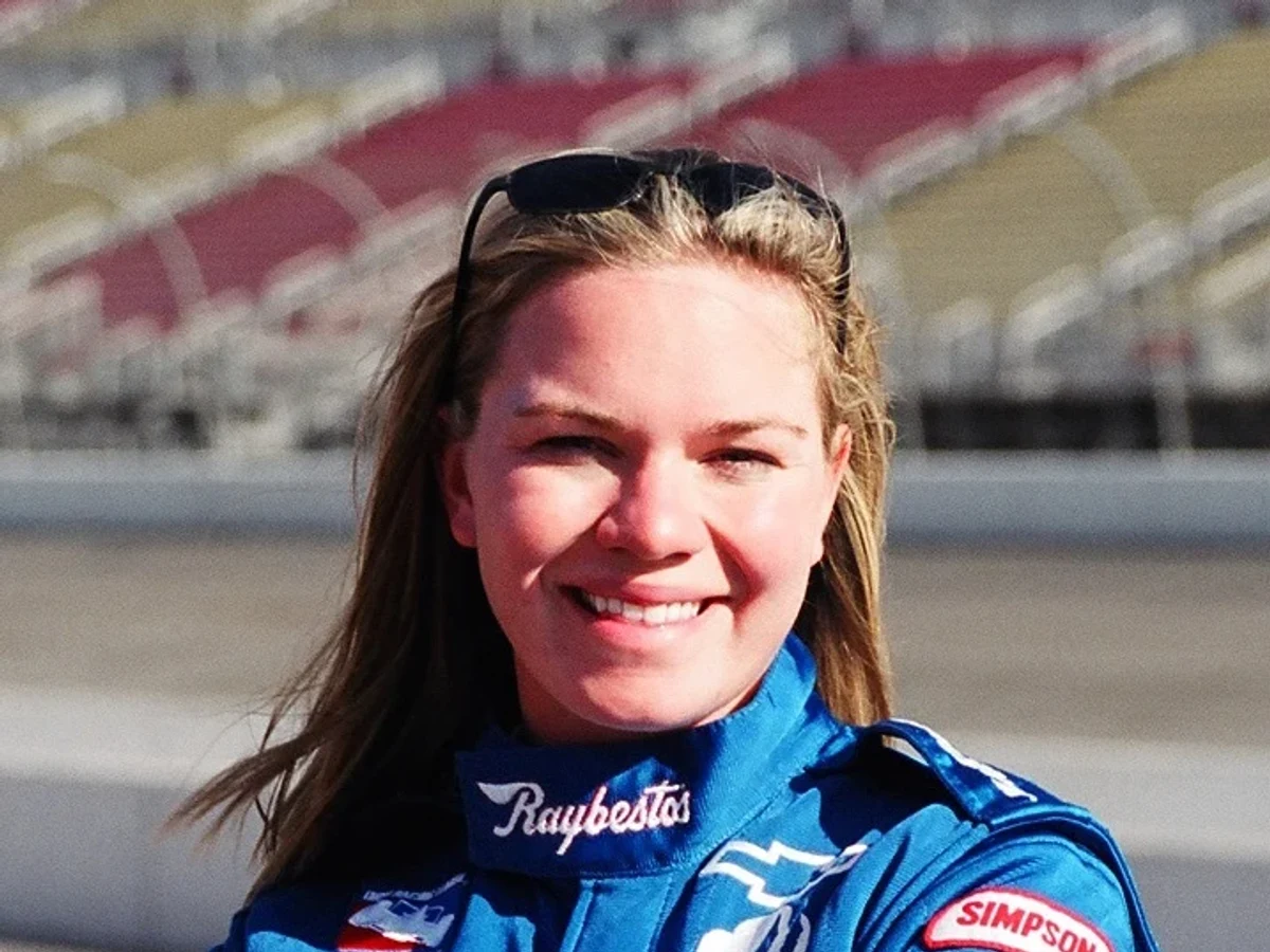 Sarah Fisher, amerikansk IndyCar-förare och teamägare, motorsportprofil